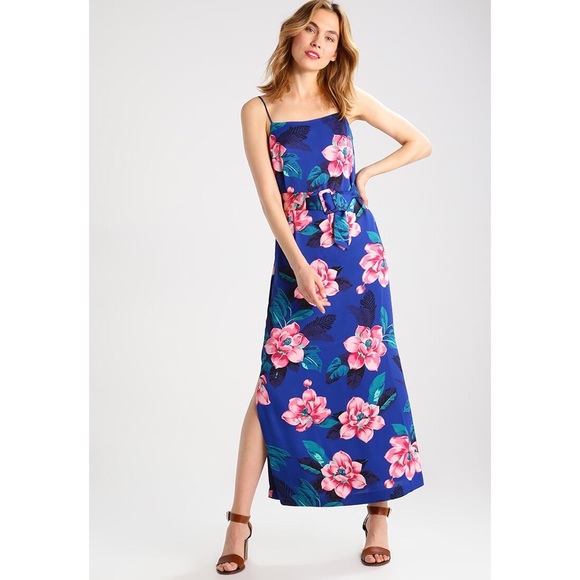 Banana Republic Dresses & Skirts - Banana Republic Chelsea Floral Maxi Dress